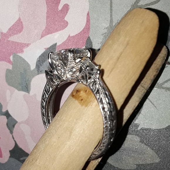 Ring - Picture 3 of 3